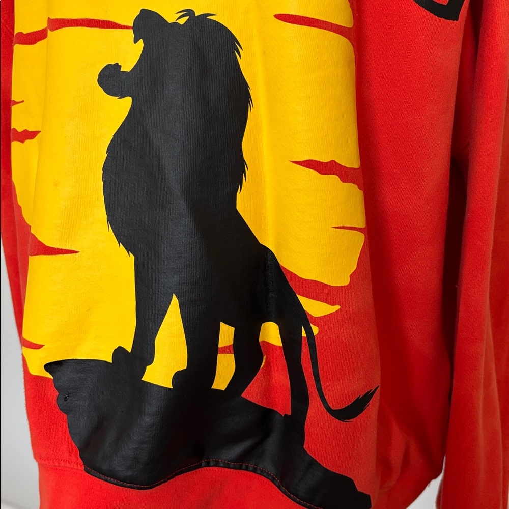Disney 🦁 The Lion King Heathered Orange Sweatshirt SZ M yellow black - Picture 5 of 5